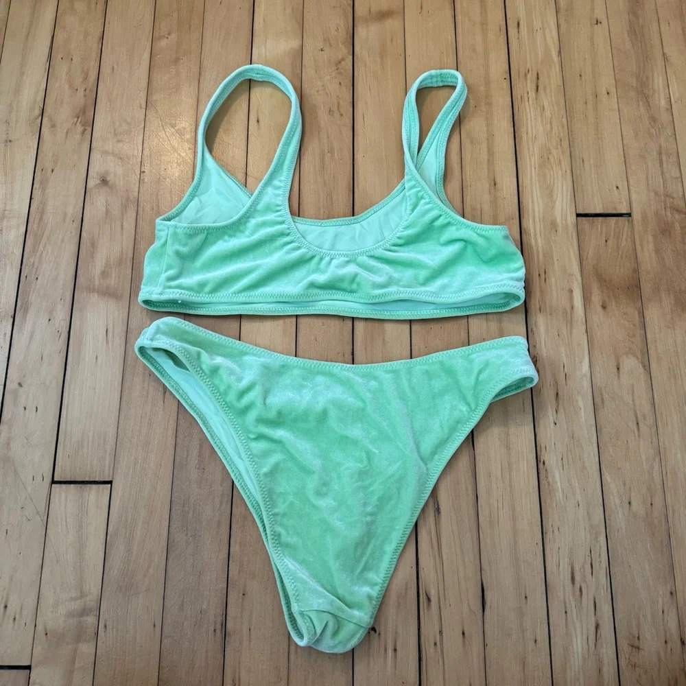 Kendall & Kylie bikini - Picture 2 of 5